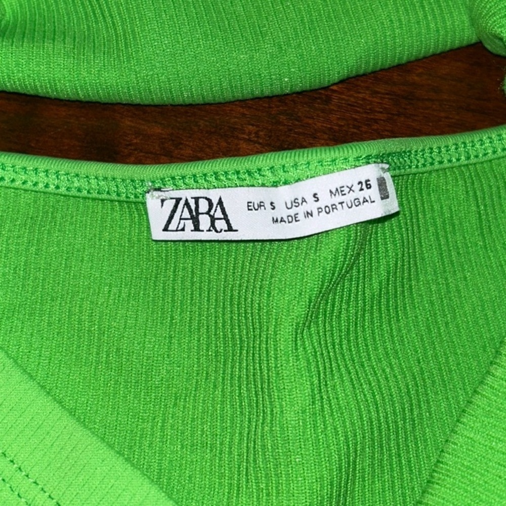 Zara Summer Halter Green Cropped Tank Top - Picture 3 of 3